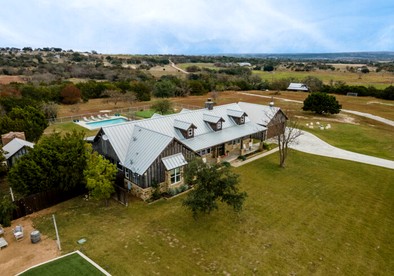 Heavenly Chic Ranch with Outdoor Pool and Impressive Backyard in Texas - glamping.directory