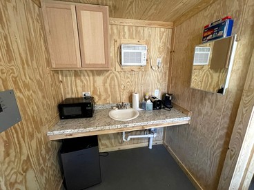 Rustic Cabin for Memorable Glamping Experience in Jacksboro, Texas - Graford, Texas - glamping.directory