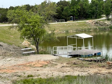 Rustic Cabin for Memorable Glamping Experience in Jacksboro, Texas - Graford, Texas - glamping.directory