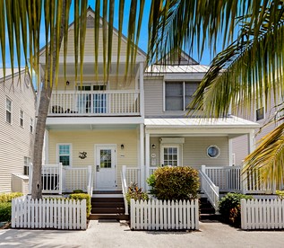 Beautiful Modern Vacation Rental for an Incredible Getaway in Duck Keys, Florida - glamping.directory