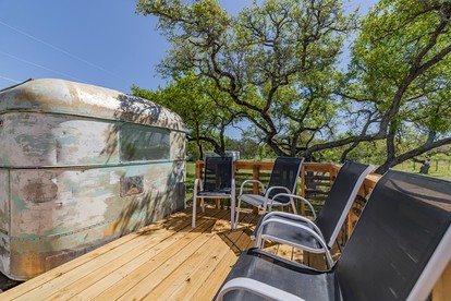 Charming Luxurious Airstream Beautifully Design with Indoor Bath in Texas - Spicewood, Texas - glamping.directory