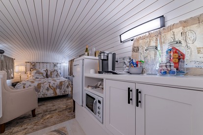 Charming Luxurious Airstream Beautifully Design with Indoor Bath in Texas - Spicewood, Texas - glamping.directory
