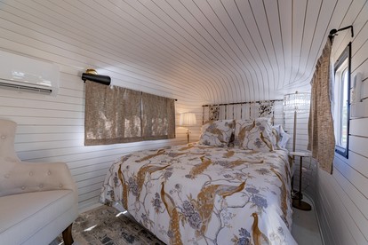 Charming Luxurious Airstream Beautifully Design with Indoor Bath in Texas - Spicewood, Texas - glamping.directory