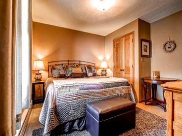 Gorgeous Rocky Mountain Cabin for a Family Getaway in Colorado - Silverthorne, Colorado - glamping.directory