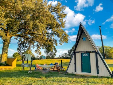 Rustic A-Frame Cabin Near Nashville with Breakfast, AC & Live Music Views - glamping.directory