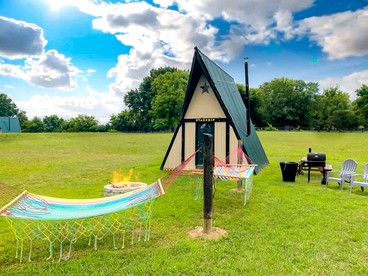 Rustic A-Frame Cabin Near Nashville with Breakfast, AC & Live Music Views - Lebanon, Tennessee - glamping.directory