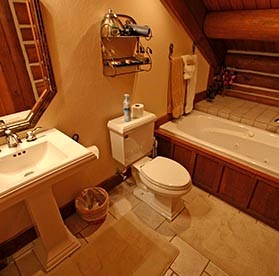 Deluxe Bed and Breakfast Getaway in the Great Smoky Mountains near Leicester, North Carolina - Leicester, North Carolina - glamping.directory