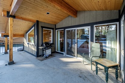 Riverfront Cabin with Modern Loft Interior in Leavenworth, Washington - Leavenworth, Washington - glamping.directory