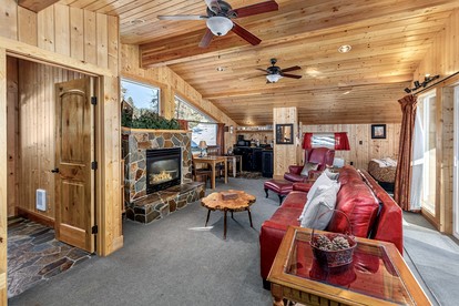 Riverfront Cabin with Modern Loft Interior in Leavenworth, Washington - Leavenworth, Washington - glamping.directory