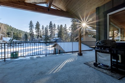 Riverfront Cabin with Modern Loft Interior in Leavenworth, Washington - Leavenworth, Washington - glamping.directory