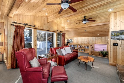 Riverfront Cabin with Modern Loft Interior in Leavenworth, Washington - Leavenworth, Washington - glamping.directory