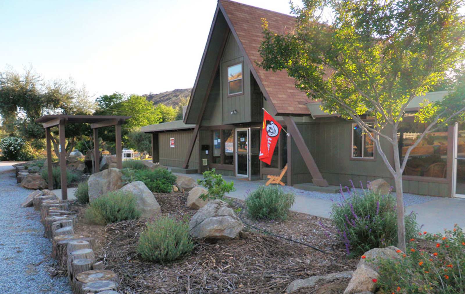 Lemon Cove Village RV Park - Lemon Cove, California - glamping.directory