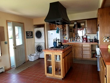 Gorgeous View from Comfortable Lodge Overlooking Kachemak Bay in Alaska - Homer, Alaska - glamping.directory