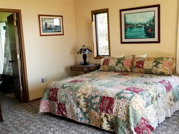 Gorgeous View from Comfortable Lodge Overlooking Kachemak Bay in Alaska - Homer, Alaska - glamping.directory