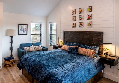 Colorful, Wheelchair Accessible Cabin for Two in Waco, Texas - Elm Mott, Texas - glamping.directory