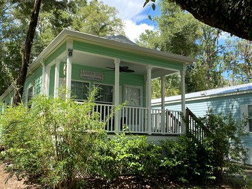 Embrace Nature in this Cottage Nestled Amidst Trees in Dunnellon, Florida - Dunnellon, Florida - glamping.directory