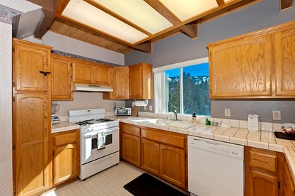 Beautiful, Secluded Cottage with Great Views in Big Bear Lake, California - Big Bear Lake, California - glamping.directory