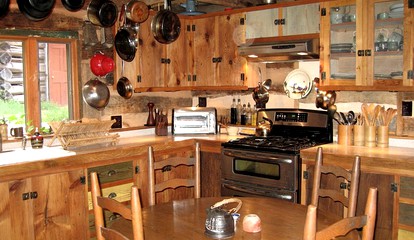 Beautiful Cabin Rooms for Groups, Couples, or Families near Appalachian Trail, Virginia - Pearisburg, Virginia - glamping.directory