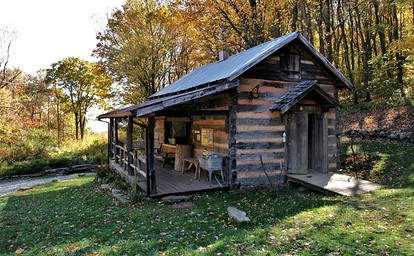Beautiful Cabin Rooms for Groups, Couples, or Families near Appalachian Trail, Virginia - Pearisburg, Virginia - glamping.directory