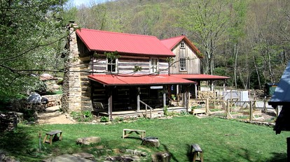 Beautiful Cabin Rooms for Groups, Couples, or Families near Appalachian Trail, Virginia - glamping.directory