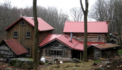 Beautiful Cabin Rooms for Groups, Couples, or Families near Appalachian Trail, Virginia - Pearisburg, Virginia - glamping.directory