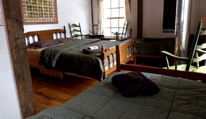 Beautiful Cabin Rooms for Groups, Couples, or Families near Appalachian Trail, Virginia - Pearisburg, Virginia - glamping.directory