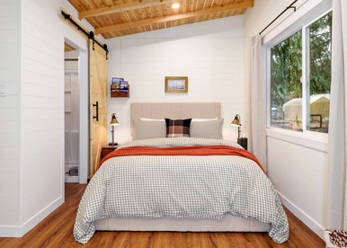 Relaxing Tree House in Sequim, Washington, Perfect for a Glamping Getaway to Olympic National Park - Sequim, Washington - glamping.directory