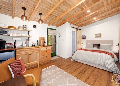 Relaxing Tree House in Sequim, Washington, Perfect for a Glamping Getaway to Olympic National Park - Sequim, Washington - glamping.directory