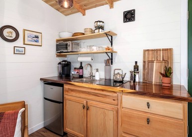 Relaxing Tree House in Sequim, Washington, Perfect for a Glamping Getaway to Olympic National Park - Sequim, Washington - glamping.directory