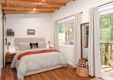 Relaxing Tree House in Sequim, Washington, Perfect for a Glamping Getaway to Olympic National Park - Sequim, Washington - glamping.directory