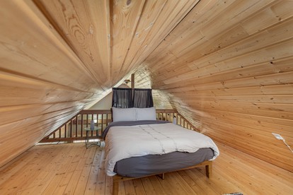 Pet-Friendly, Serene Mountain Cabin Lake Near Wenatchee State Park with a Hot-Tub to Relax Under the Stars, Washington - Leavenworth, Washington - glamping.directory
