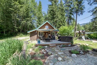 Pet-Friendly, Serene Mountain Cabin Lake Near Wenatchee State Park with a Hot-Tub to Relax Under the Stars, Washington - glamping.directory