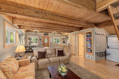 Pet-Friendly, Serene Mountain Cabin Lake Near Wenatchee State Park with a Hot-Tub to Relax Under the Stars, Washington - Leavenworth, Washington - glamping.directory