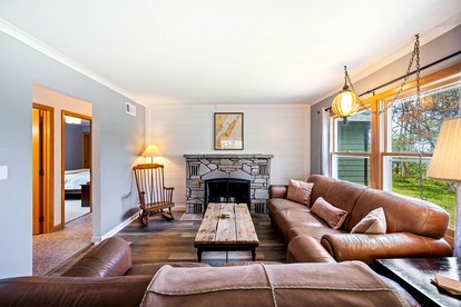 Cozy Lakefront Retreat | Fire Pit, Pet-Friendly & Scenic Views near Sturgeon Bay, WI - Sturgeon Bay, Wisconsin - glamping.directory