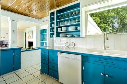 Heavenly Cottage with Outdoor Fire Pit and Breathtaking Sunset Views in Washington - Blaine, Washington - glamping.directory