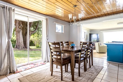 Heavenly Cottage with Outdoor Fire Pit and Breathtaking Sunset Views in Washington - Blaine, Washington - glamping.directory