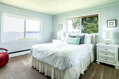 Heavenly Cottage with Outdoor Fire Pit and Breathtaking Sunset Views in Washington - Blaine, Washington - glamping.directory