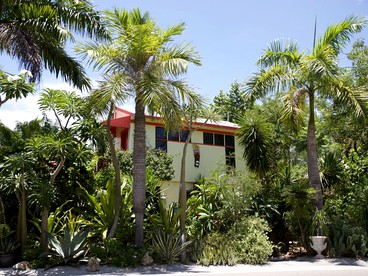 Picturesque Suite Rental on Captiva Island near Sanibel Island, Florida - Captiva, Florida - glamping.directory