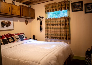 Rustic Cabin in the Heart of the White Mountains for a Unique Getaway in New Hampshire - Bath, New Hampshire - glamping.directory