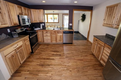 Rustic Cabin with Jacuzzi and Mountain Views in Colorado - Estes Park, Colorado - glamping.directory