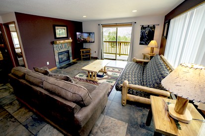 Rustic Cabin with Jacuzzi and Mountain Views in Colorado - Estes Park, Colorado - glamping.directory