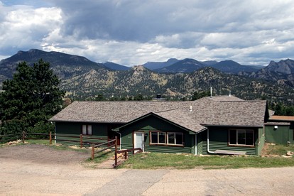 Rustic Cabin with Jacuzzi and Mountain Views in Colorado - Estes Park, Colorado - glamping.directory