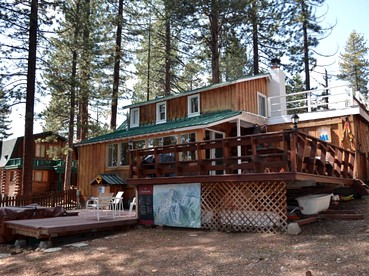 Pet-Friendly Cabin With Sauna and Hot Tub near Lake Tahoe, California - glamping.directory