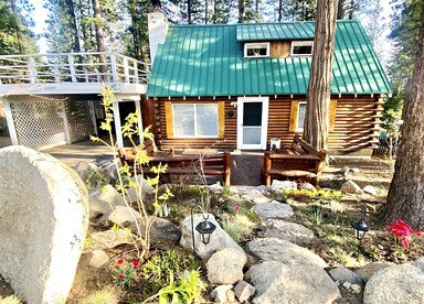 Pet-Friendly Cabin With Sauna and Hot Tub near Lake Tahoe, California - Kings Beach, California - glamping.directory