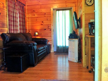 Romantic Cabin Rental for Two with a Private Hot Tub near St. Louis, Missouri - Steelville, Missouri - glamping.directory