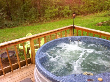 Romantic Cabin Rental for Two with a Private Hot Tub near St. Louis, Missouri - Steelville, Missouri - glamping.directory