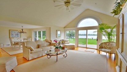 Stunning Waterfront Villa Rental with a Jacuzzi and a Heated Pool for a Luxury Getaway in the Hamptons, New York - Southampton, New York - glamping.directory