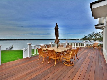 Stunning Waterfront Villa Rental with a Jacuzzi and a Heated Pool for a Luxury Getaway in the Hamptons, New York - Southampton, New York - glamping.directory