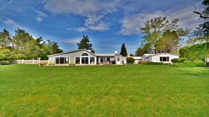 Stunning Waterfront Villa Rental with a Jacuzzi and a Heated Pool for a Luxury Getaway in the Hamptons, New York - Southampton, New York - glamping.directory