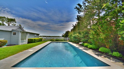 Stunning Waterfront Villa Rental with a Jacuzzi and a Heated Pool for a Luxury Getaway in the Hamptons, New York - Southampton, New York - glamping.directory